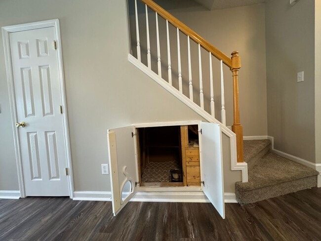 Building Photo - 3 Bedroom Townhome