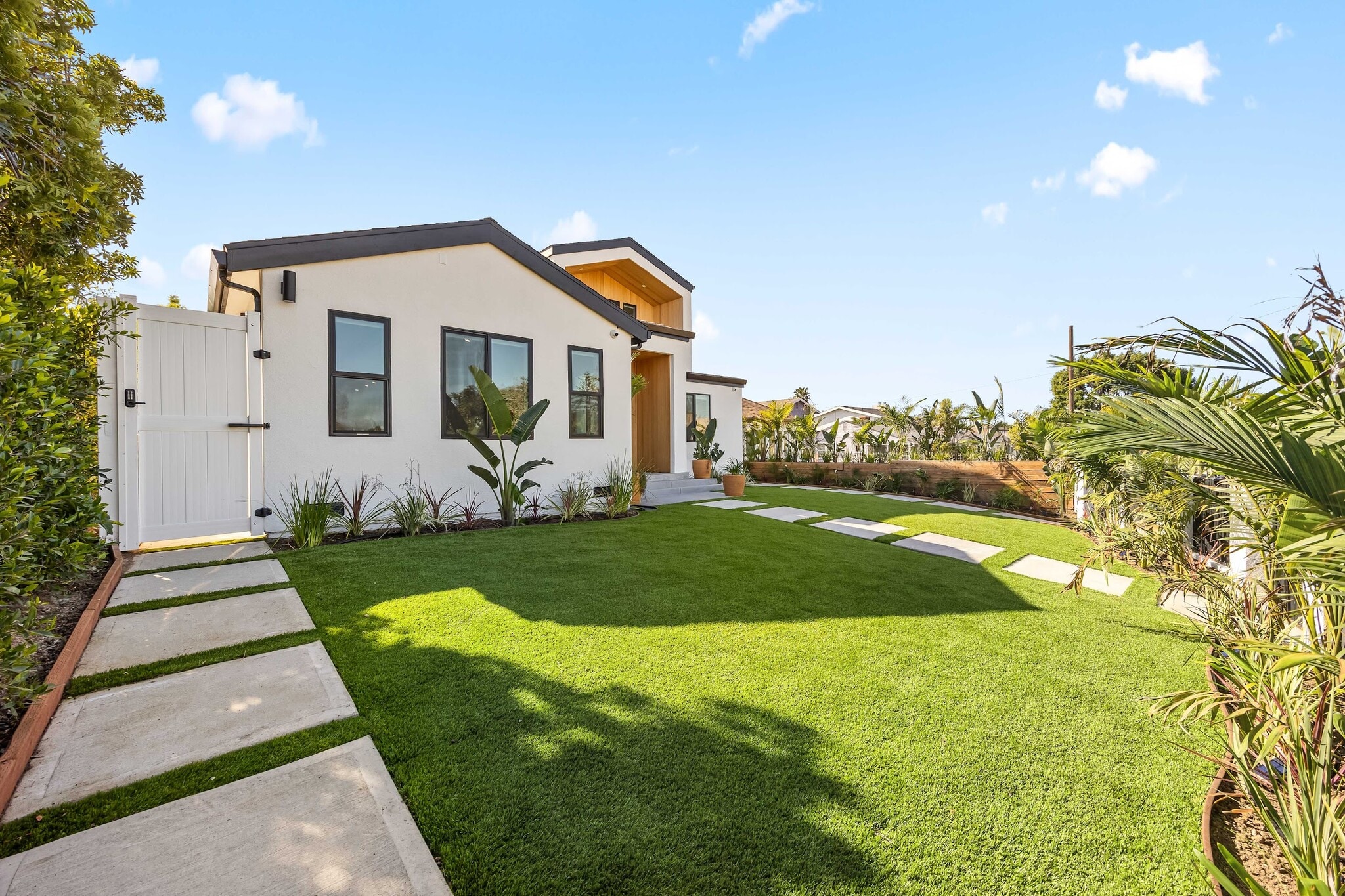 Building Photo - 212 W 64th St