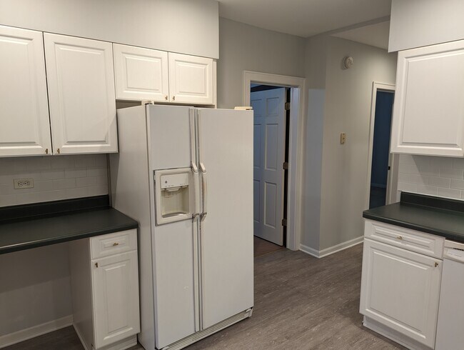 Building Photo - 5650 N Spaulding Ave