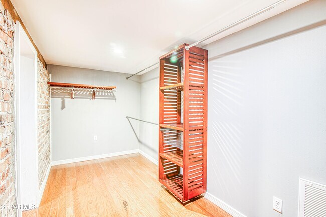 Building Photo - 1701 Elm St