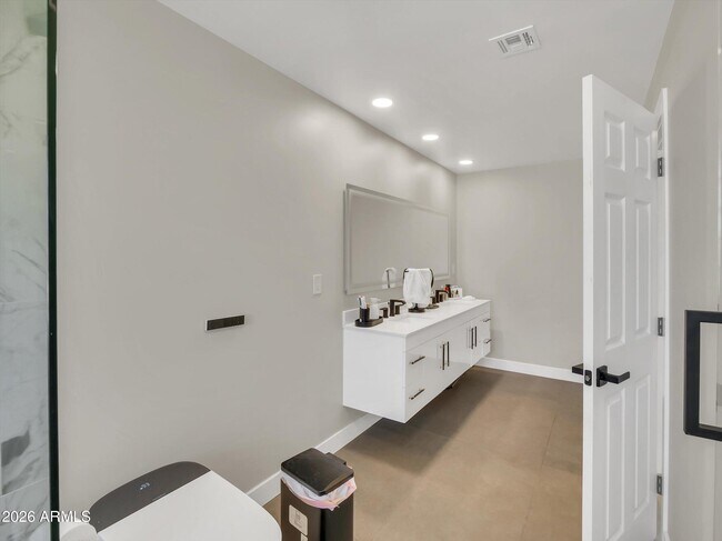 Building Photo - 5122 W Fallen Leaf Ln