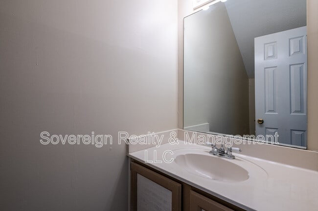 Building Photo - 4028 Elm St