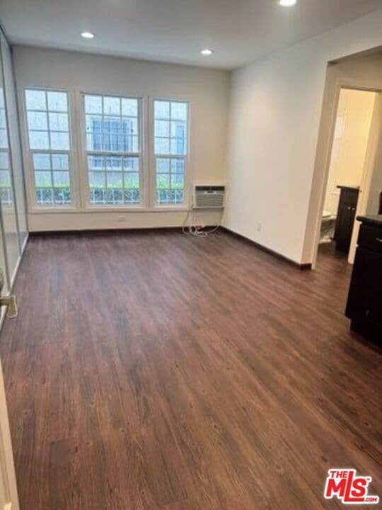 Building Photo - 133 Crescent Dr