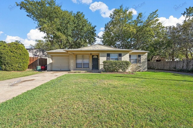 Building Photo - 3204 Caribbean Dr