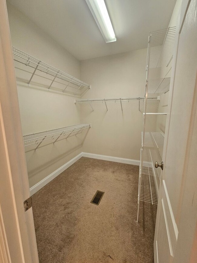 Building Photo - New Listing!!!!!