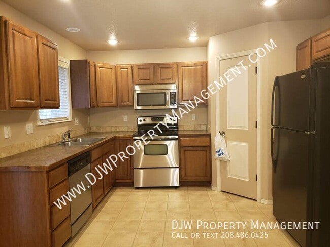 Building Photo - 1091N. Nichole Ave-