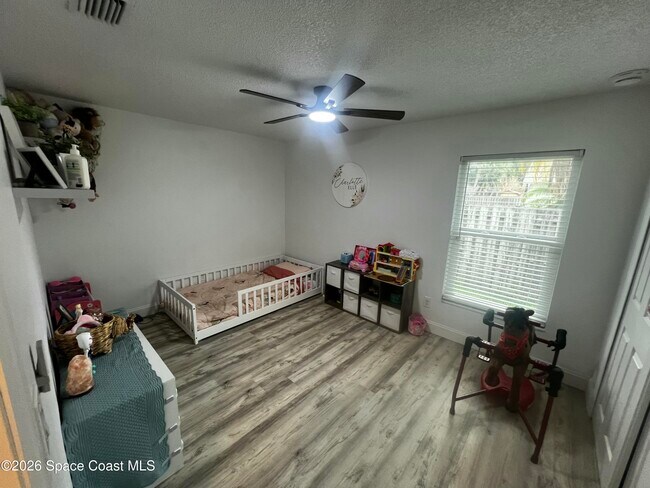 Building Photo - 2300 Hickory Dr