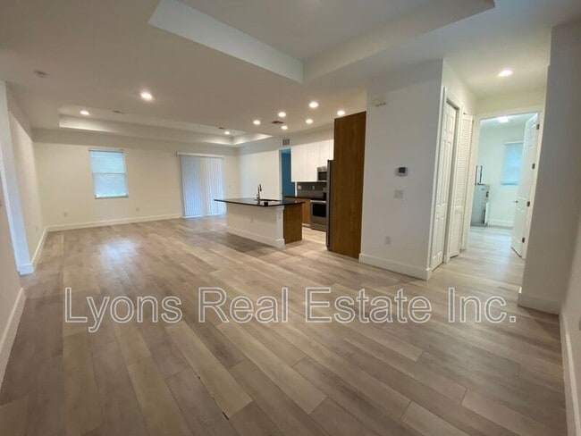 Building Photo - 2635 Starview Ave