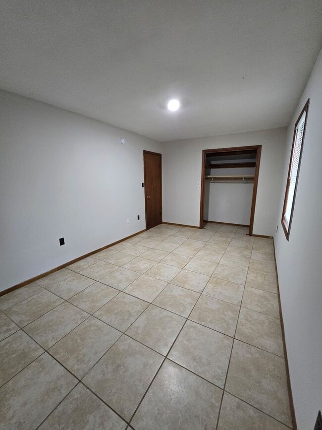 Building Photo - 3813-3815 Hinkson Creek Rd.