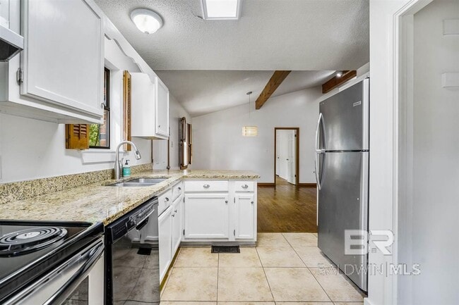 Building Photo - 500 Pomelo St