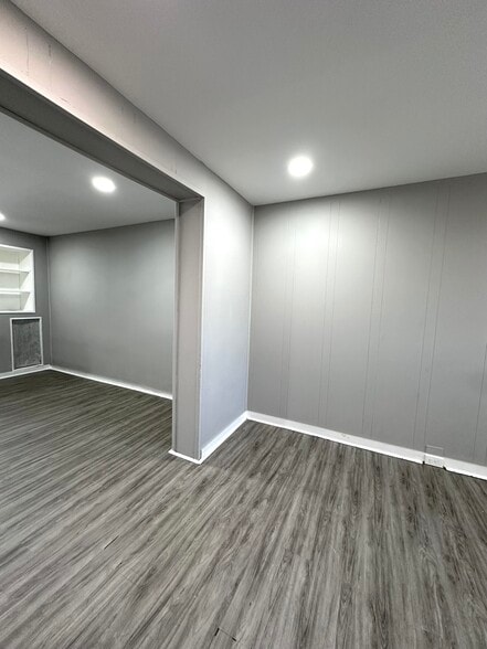 Building Photo - 2620 Sylmar St