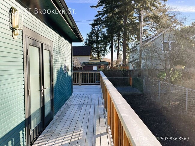 Building Photo - Stunning Newly Renovated 4-Bedroom Home fo...