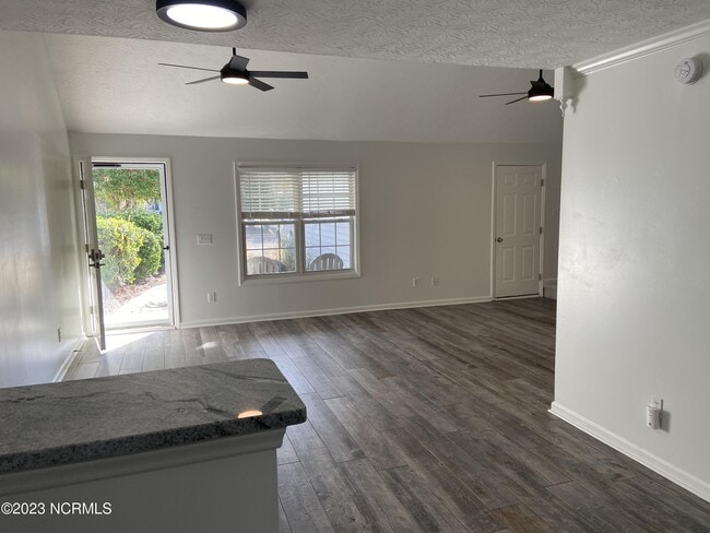 Building Photo - 338 Emerald Cove Ct