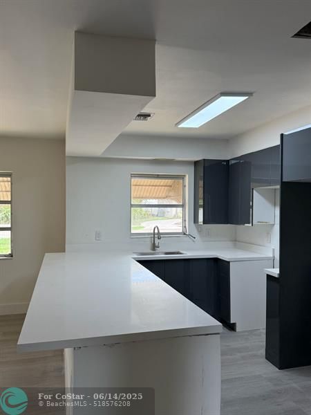 Building Photo - 237 E Ilex Dr