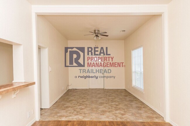 Building Photo - Cozy 2 Bedroom Home Near Historic Downtown Glen Rose