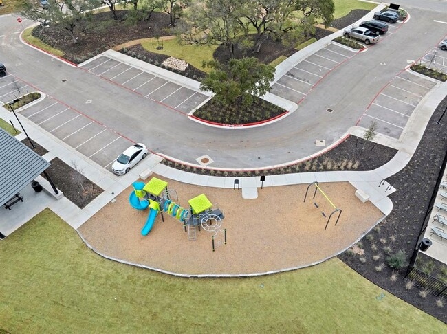 Building Photo - 1113 Scenic Grn Lp