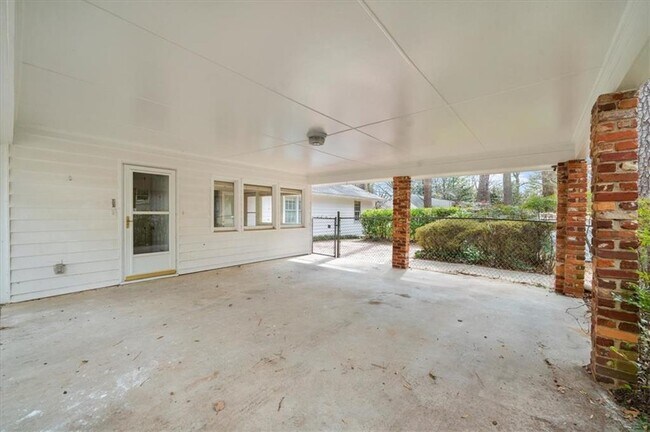 Building Photo - 4890 High Point Rd NE