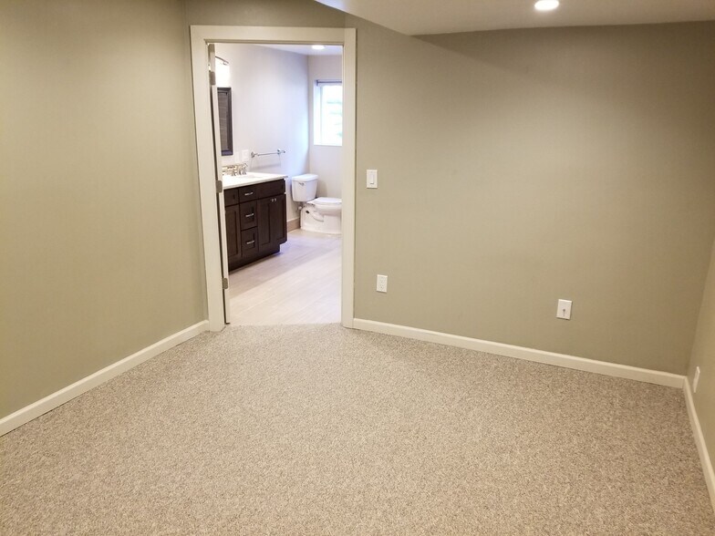 Main Bed - 8609 Warren Dr NW
