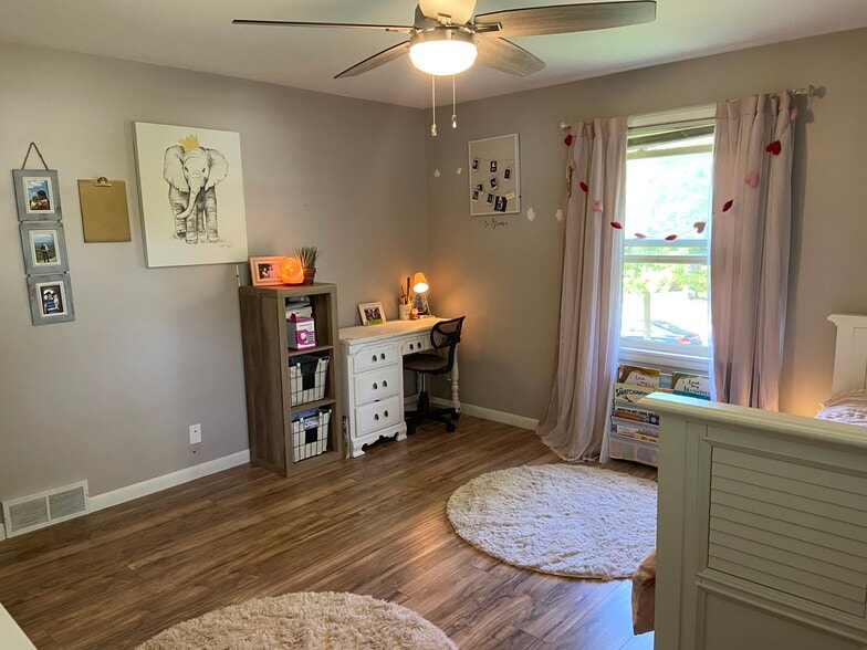 Bedroom 13x13 - 11611 W Elmhurst Pky