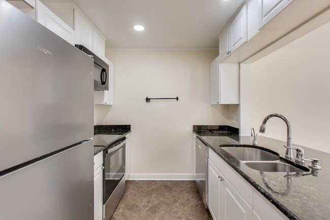 Building Photo - FRESH & READY -- Elegant 3 bedroom, 2.5 bath - 2 Level Condo!