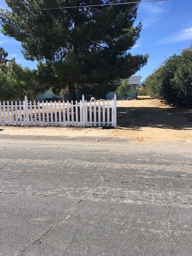 Building Photo - 7610 Valley Vista Ave
