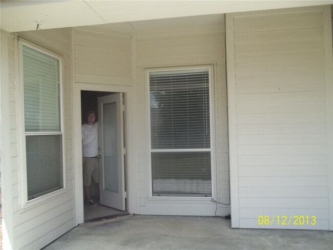 Building Photo - 6218 Bentwood Dr