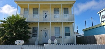 Building Photo - 1408 The Strand