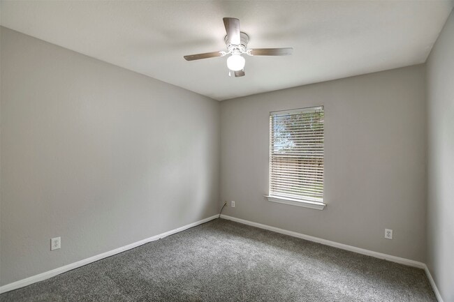 Building Photo - 1930 Greenbriar Colony Dr
