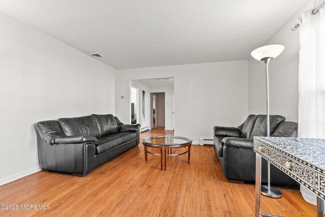 Building Photo - 404 Brookside Ave