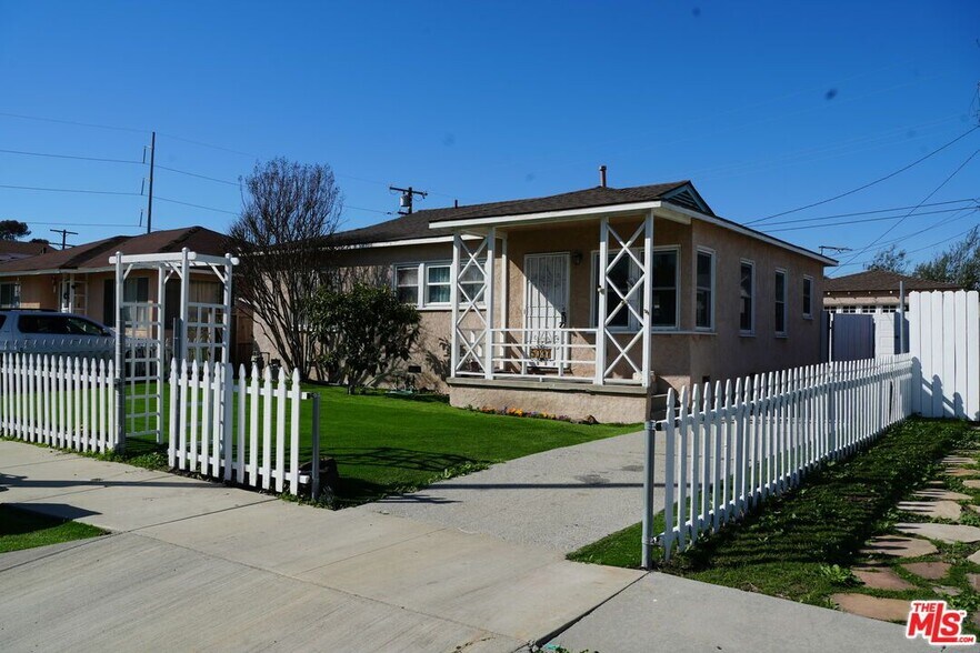 Primary Photo - 5037 W 126th St