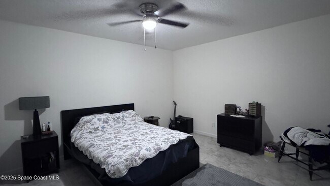 Building Photo - 759 Simeon Dr