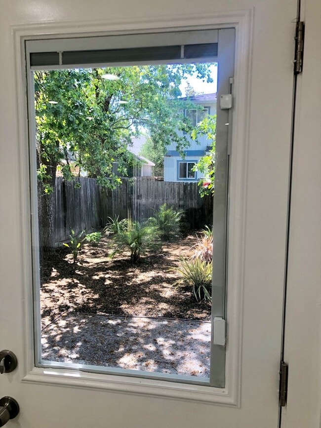 Building Photo - 3BD Townhome in Windsor | Private Yard + Garage | Walk to Shops + Wine Country