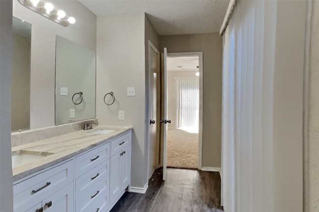 Building Photo - 11831 Oakner Dr