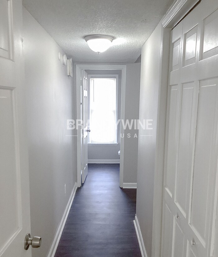 Building Photo - 1577 Linksview Close