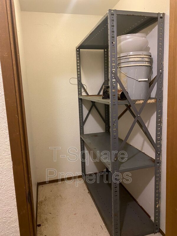 Building Photo - 7125 Rainier Dr