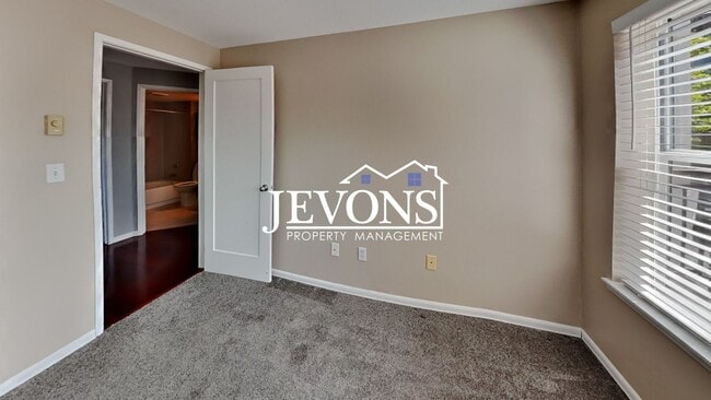 Building Photo - Stunning property in the heart of Seattle ...