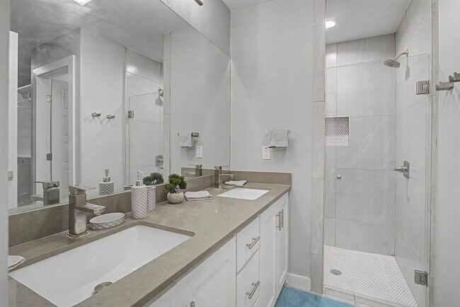 Building Photo - 5410 Travesia Ct