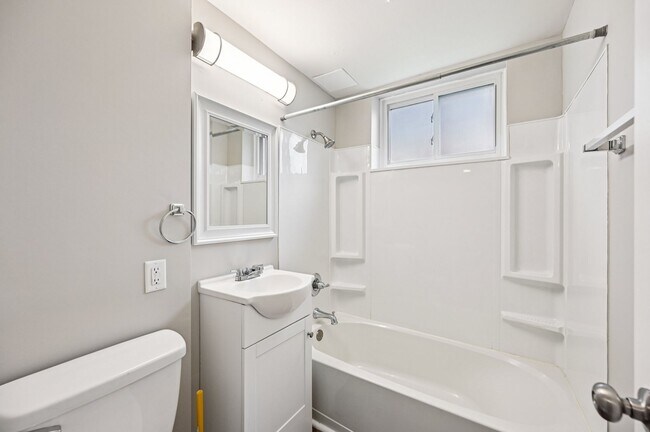 Building Photo - 1738K E. Long St.