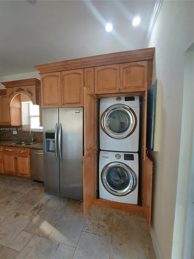 Building Photo - 8105 SW 17th Terrace