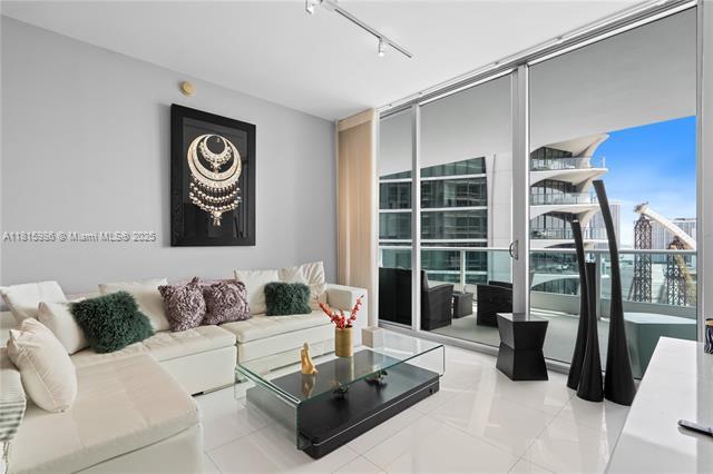 Building Photo - 900 Biscayne Blvd