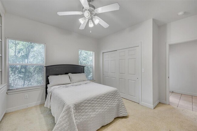 Building Photo - 5511 Oakwood Cove