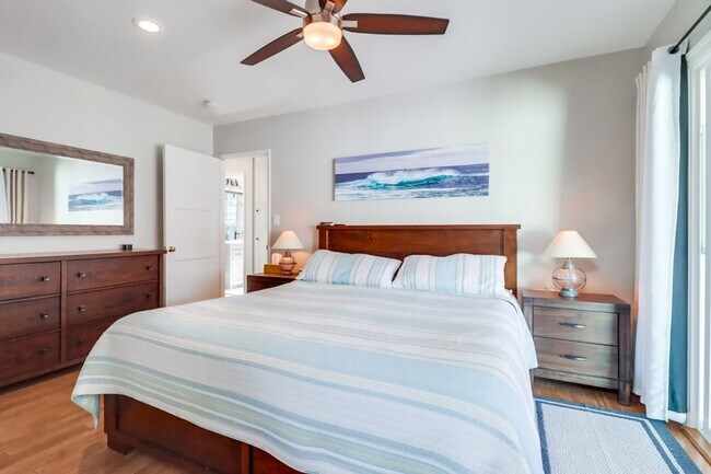 Building Photo - ***VACATION HOME AVAILABLE FROM MAY 15TH- OCTOBER 31ST*** MONTH TO MONTH
