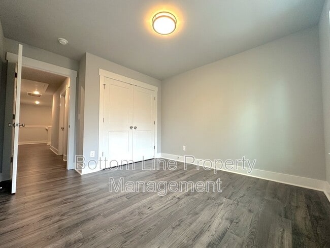 Building Photo - 3814 Starmount Ave