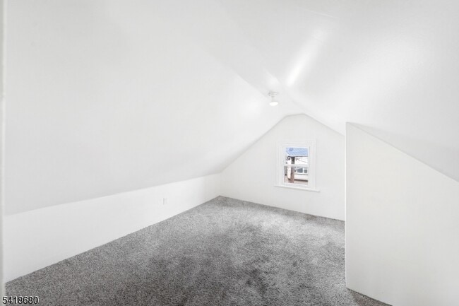 Building Photo - 334 Pine St