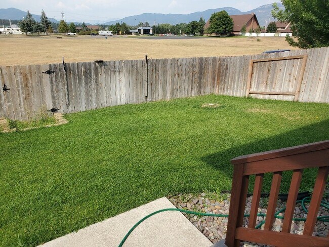 Building Photo - 3bedroom, 2 bathroom with garage