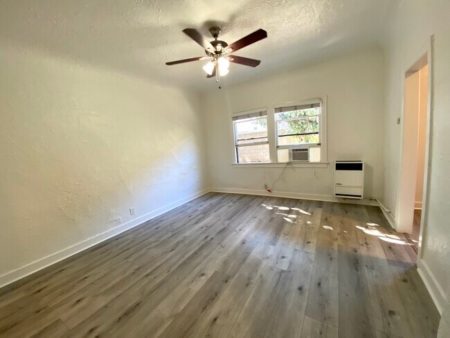 Building Photo - 206 S Coronado St