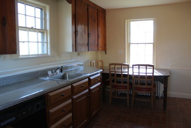 Building Photo - 134 Sandwich Rd