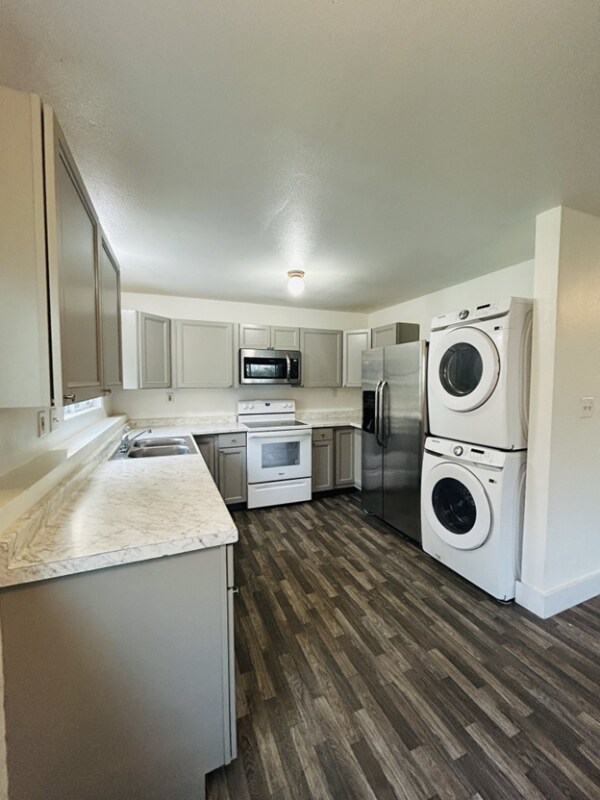 Building Photo - 227 E 12th Ave