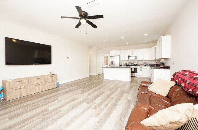 Building Photo - Newer Home in Valparaiso- Close to Eglin AFB