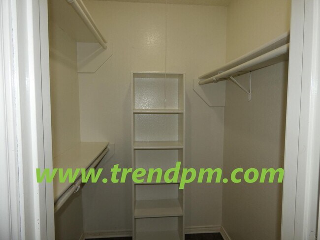 Building Photo - 412 Asbury Dr